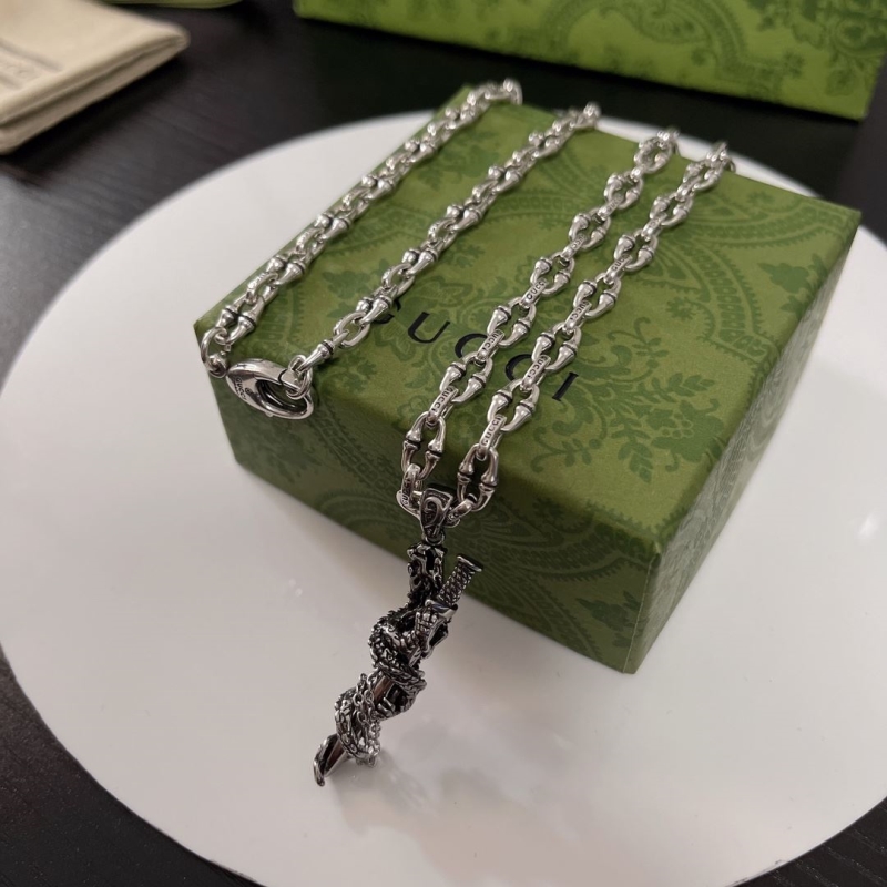 G*u*i necklaces
